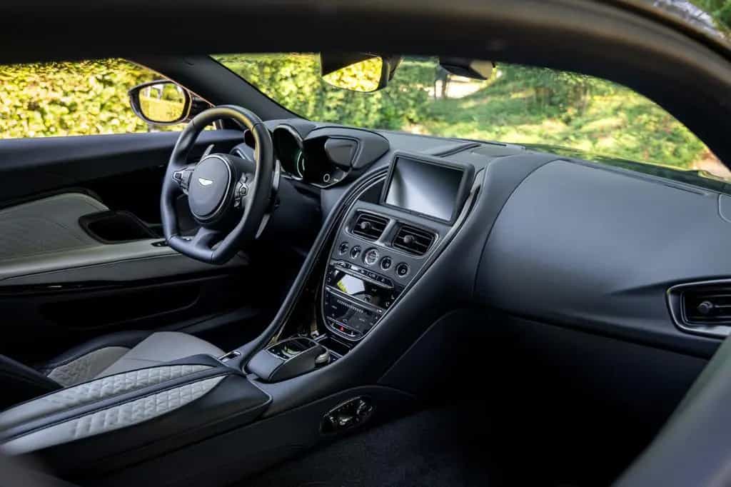 Aston Martin DBS Superleggera - MY23 - New 11/2022-photo-12