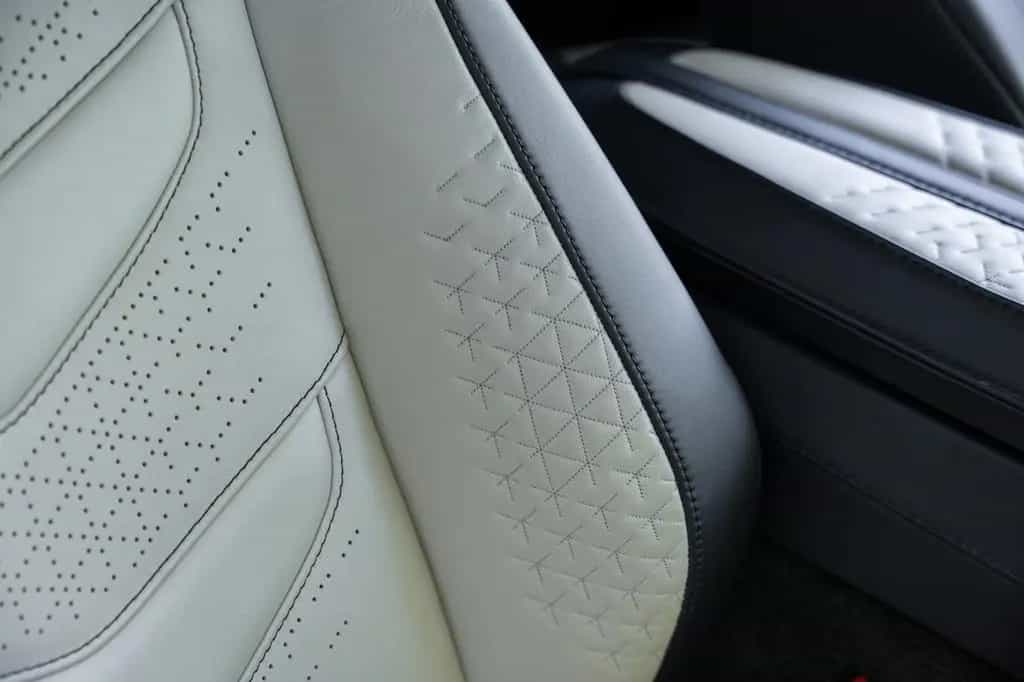 Aston Martin DBS Superleggera - MY23 - New 11/2022-photo-13