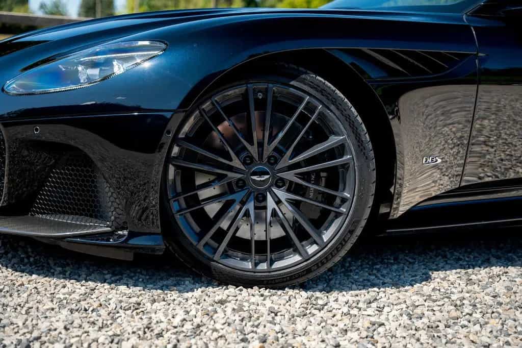 Aston Martin DBS Superleggera - MY23 - New 11/2022-photo-8