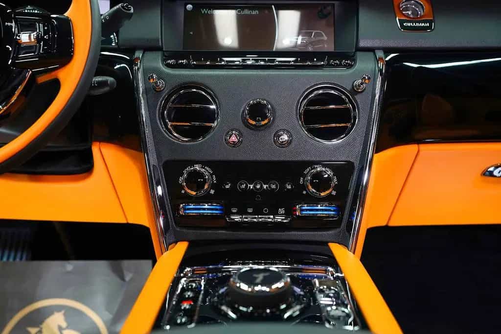 Rolls-Royce Cullinan Onyx Concept null-photo-10