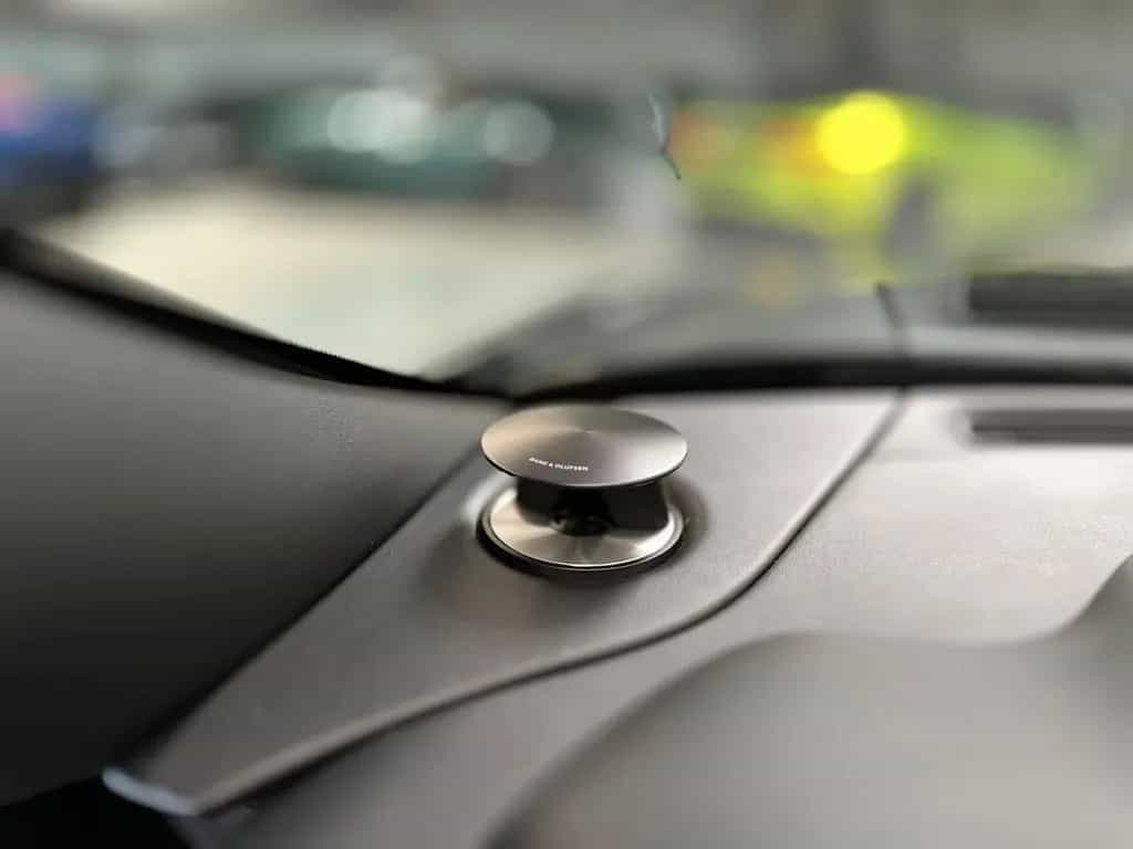 Aston Martin DB11 V12 AMR | Carbon Fibre | B & O Soundsystem 08/2020-photo-16