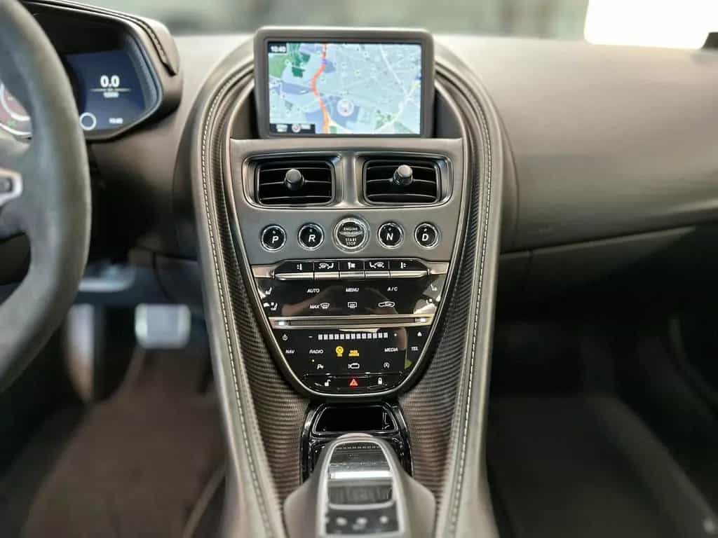 Aston Martin DB11 V12 AMR | Carbon Fibre | B & O Soundsystem 08/2020-photo-17