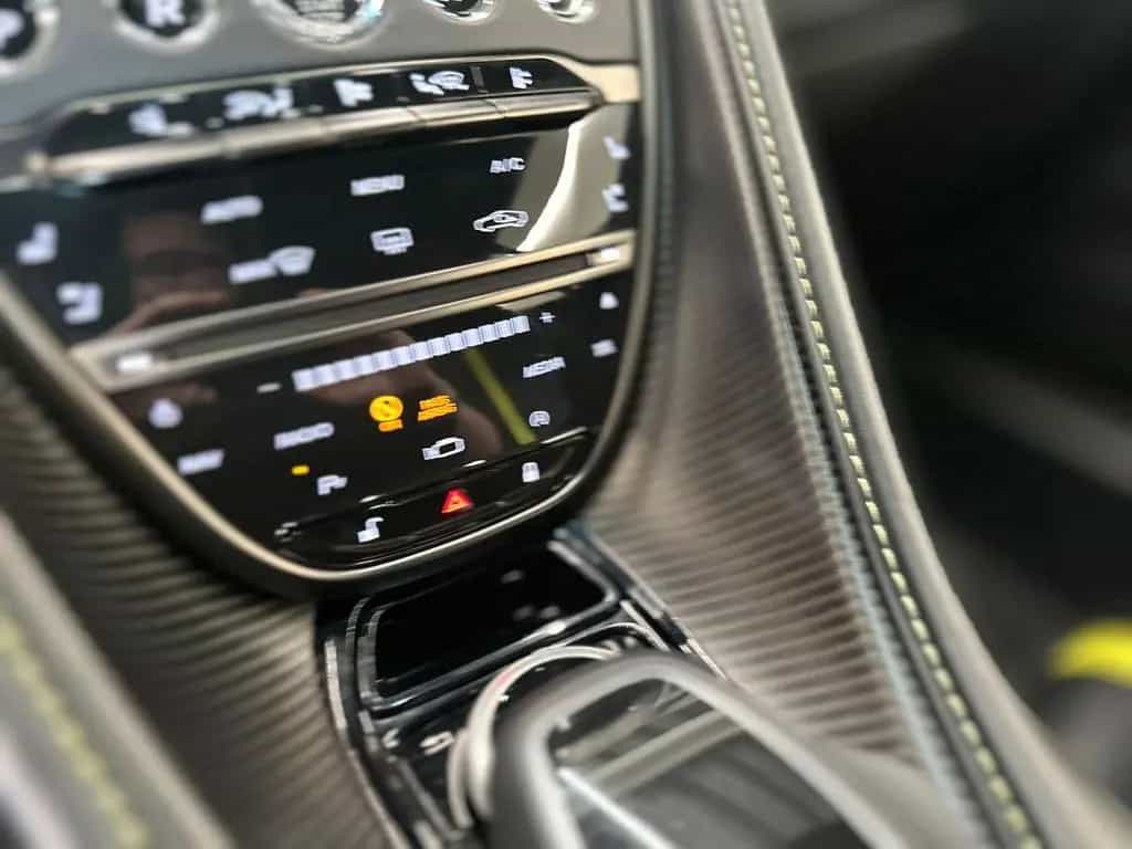 Aston Martin DB11 V12 AMR | Carbon Fibre | B & O Soundsystem 08/2020-photo-19