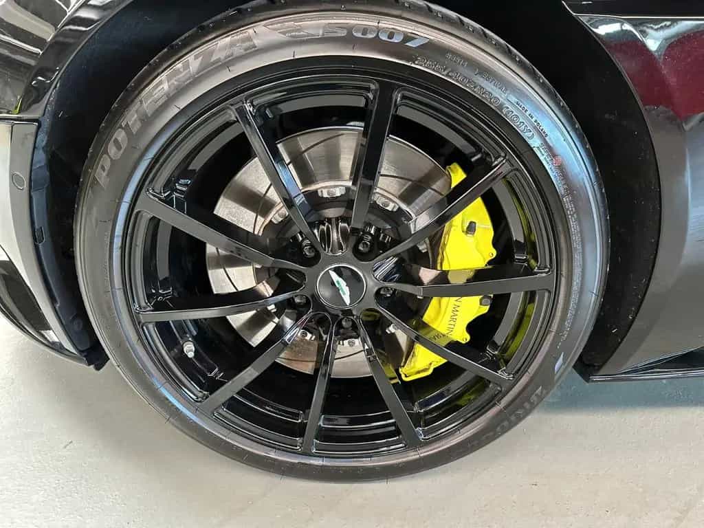 Aston Martin DB11 V12 AMR | Carbon Fibre | B & O Soundsystem 08/2020-photo-4