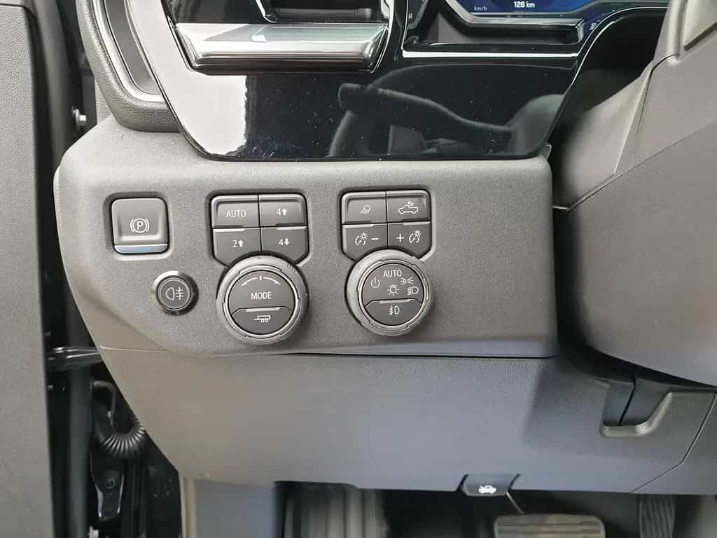 Chevrolet Silverado 6.2l V8 Z71 4x4 Automatik 3.5T AHK 08/2025-photo-18