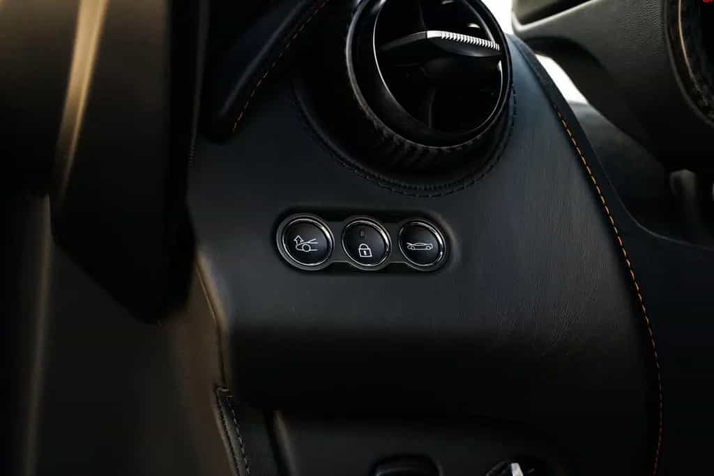 McLaren 750S | CF Exterior I CF Interior I Service Paket 01/2024-photo-21