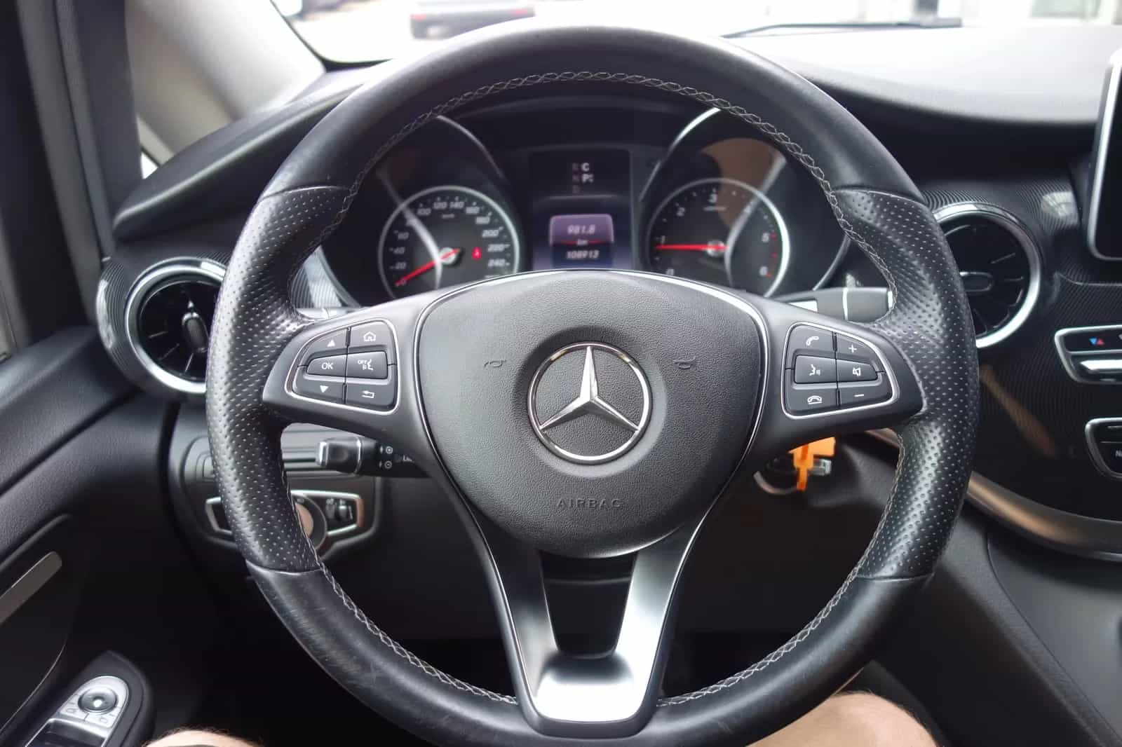 Mercedes-Benz V-Class 220 04/2020-photo-11