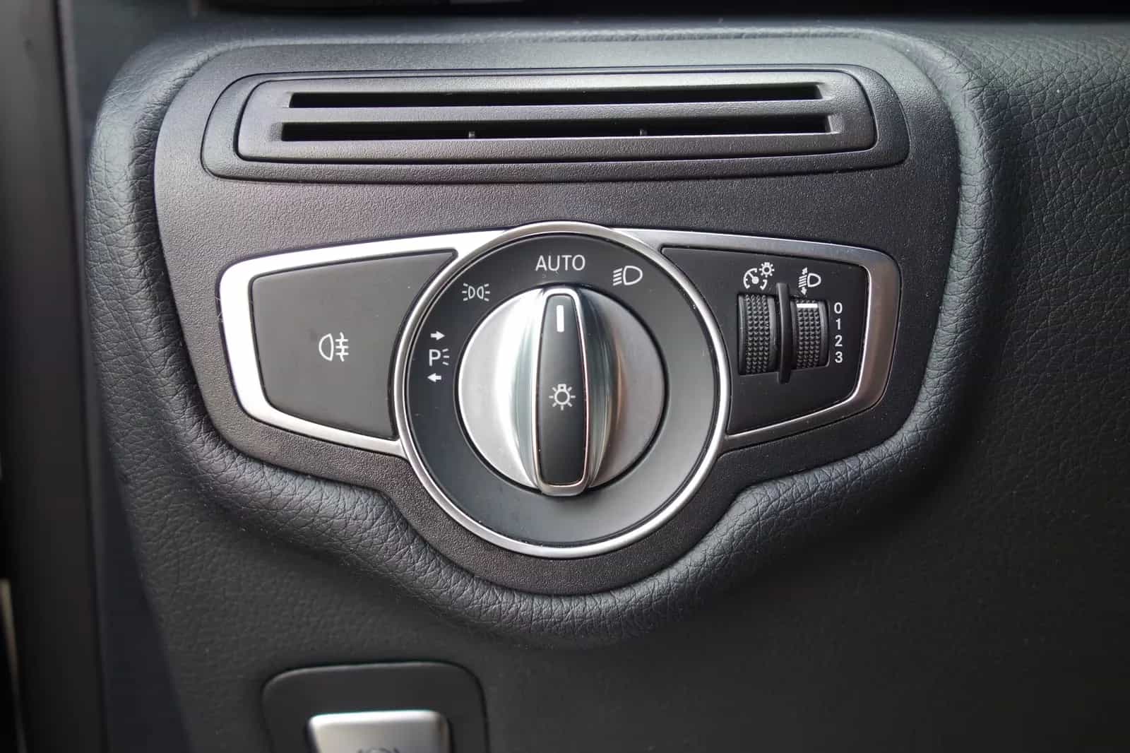 Mercedes-Benz V-Class 220 04/2020-photo-14