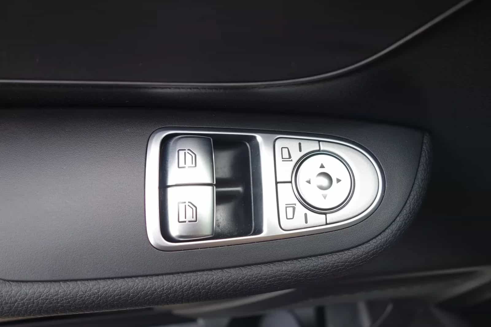 Mercedes-Benz V-Class 220 04/2020-photo-21