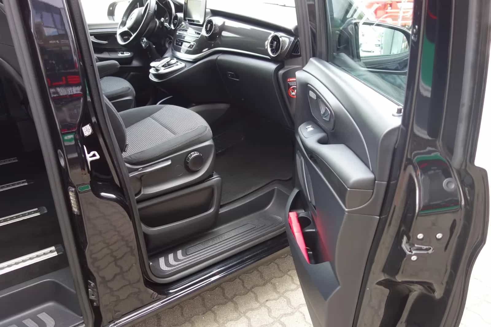 Mercedes-Benz V-Class 220 04/2020-photo-23
