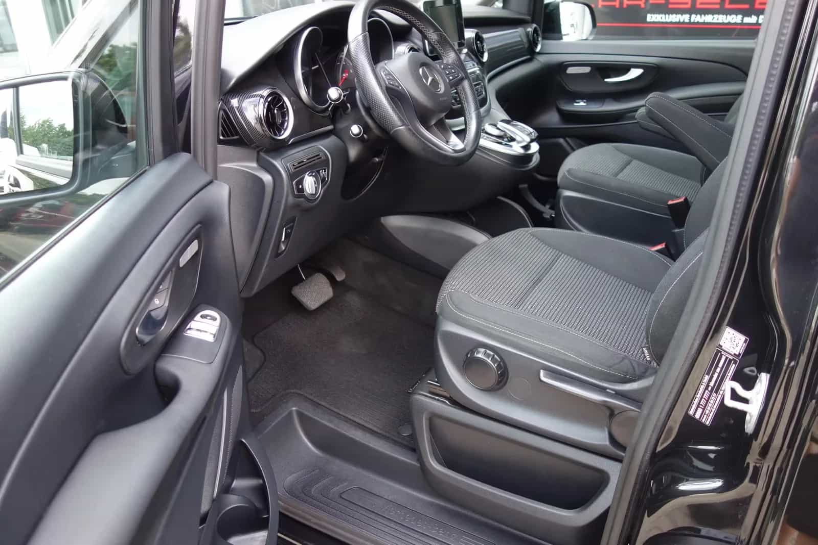 Mercedes-Benz V-Class 220 04/2020-photo-9