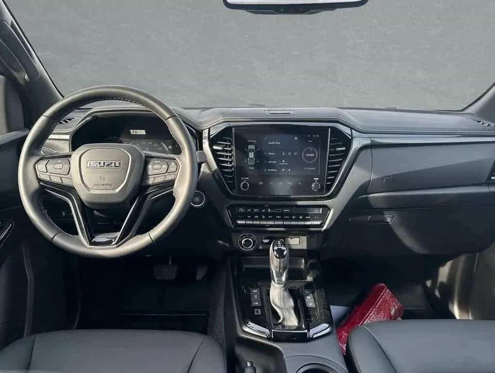 Isuzu D-Max Double Cab V-Cross 4x4 #SHZ #KAMERA #LEDER null-photo-6