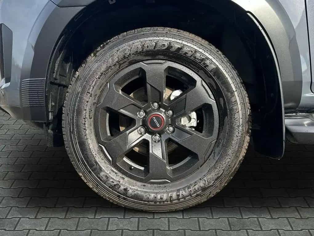 Isuzu D-Max Double Cab V-Cross 4x4 #SHZ #KAMERA #LEDER null-photo-8