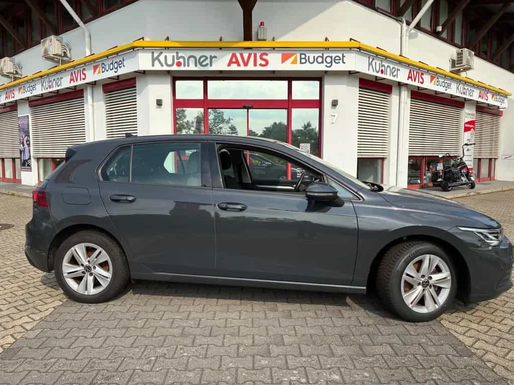 Volkswagen Golf VIII Lim. Life 06/2022-photo-1