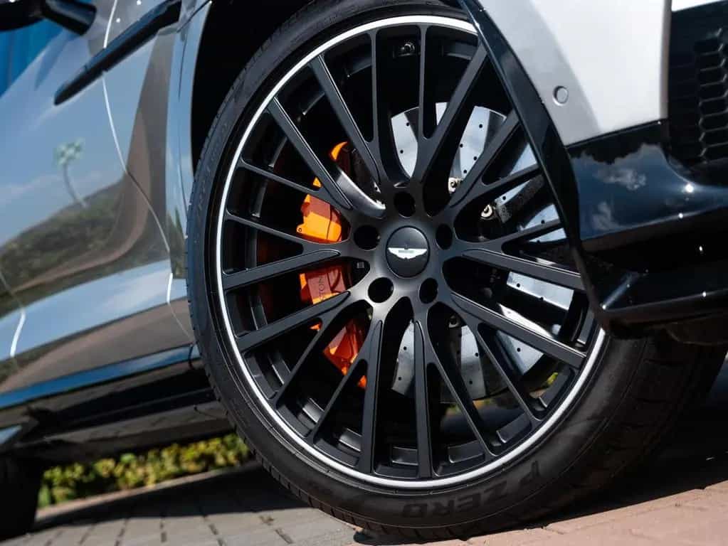 Aston Martin DBX 4.0 V8 707 | Volleder | Carbon | Neuwertig 02/2023-photo-10