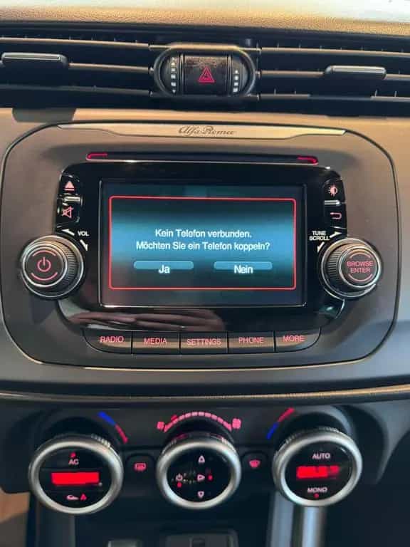 Alfa Romeo Giulietta Quadrifoglio Verde Xe 2Jahre Garantie 03/2015-photo-24