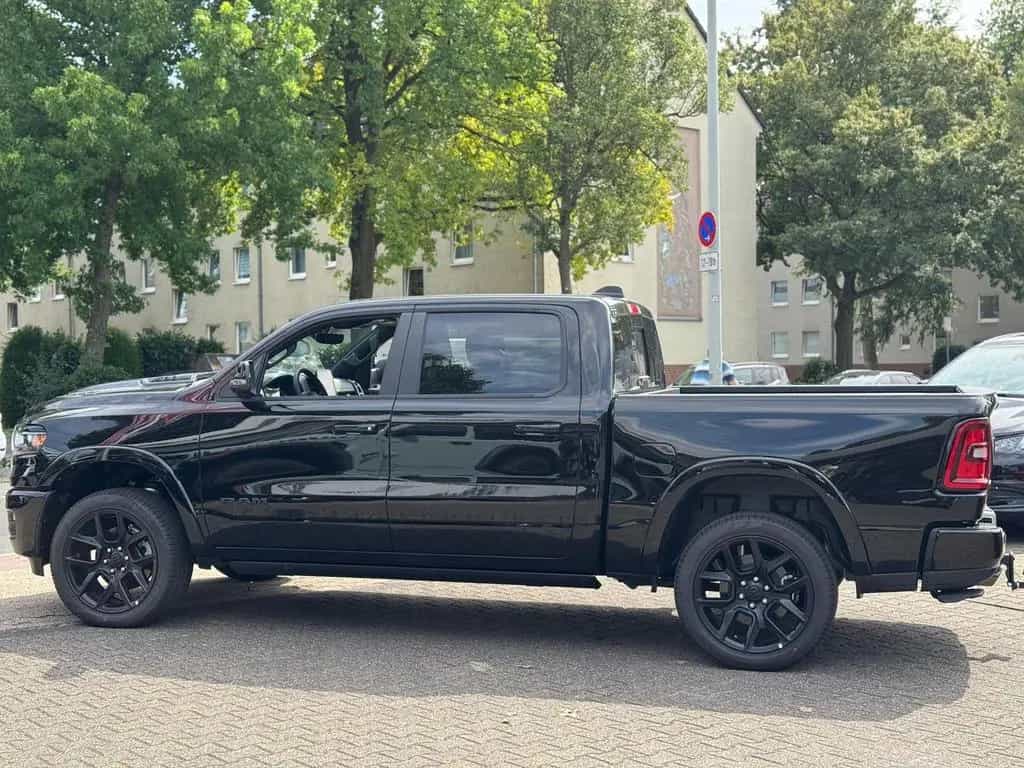 Dodge RAM 1500 Laramie Night + Luftfederung + elektr. 09/2025-photo-10