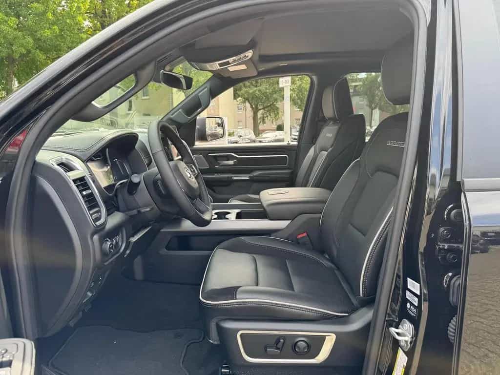 Dodge RAM 1500 Laramie Night + Luftfederung + elektr. 09/2025-photo-15