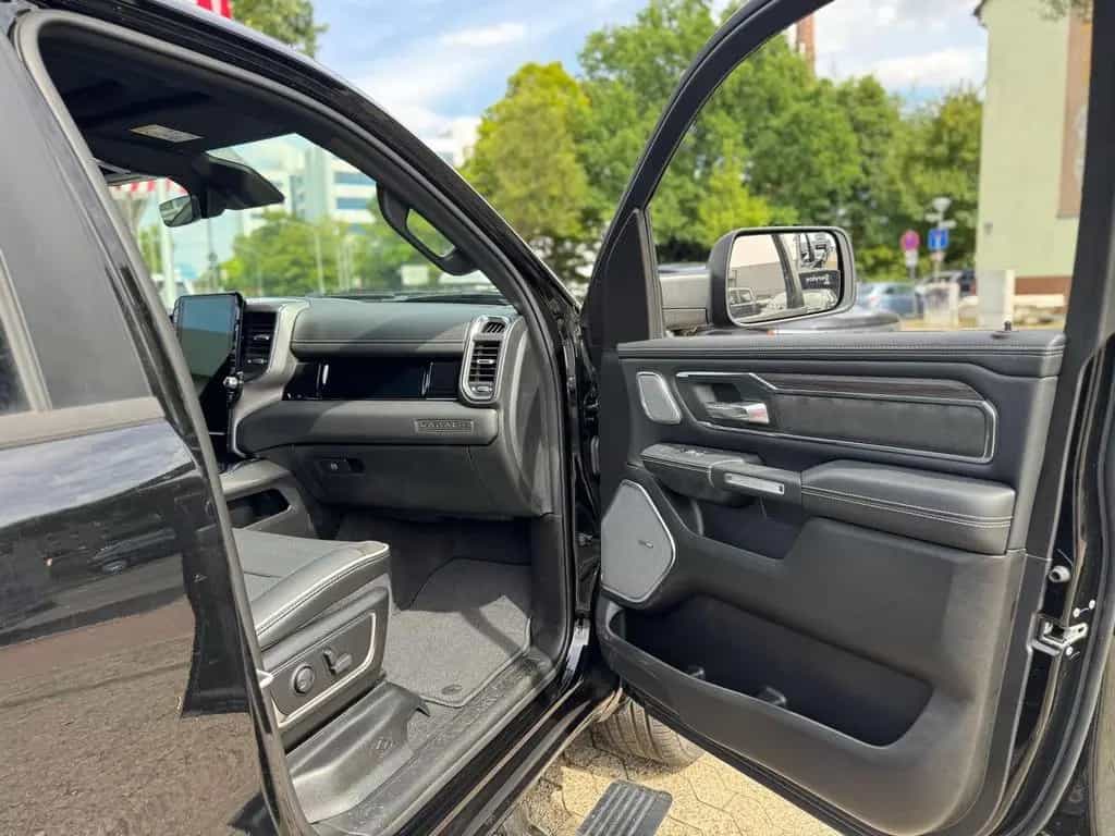 Dodge RAM 1500 Laramie Night + Luftfederung + elektr. 09/2025-photo-17