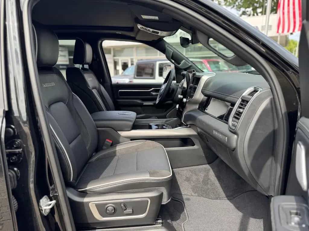 Dodge RAM 1500 Laramie Night + Luftfederung + elektr. 09/2025-photo-18