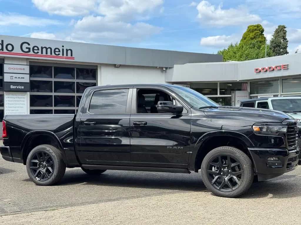 Dodge RAM 1500 Laramie Night + Luftfederung + elektr. 09/2025-photo-2