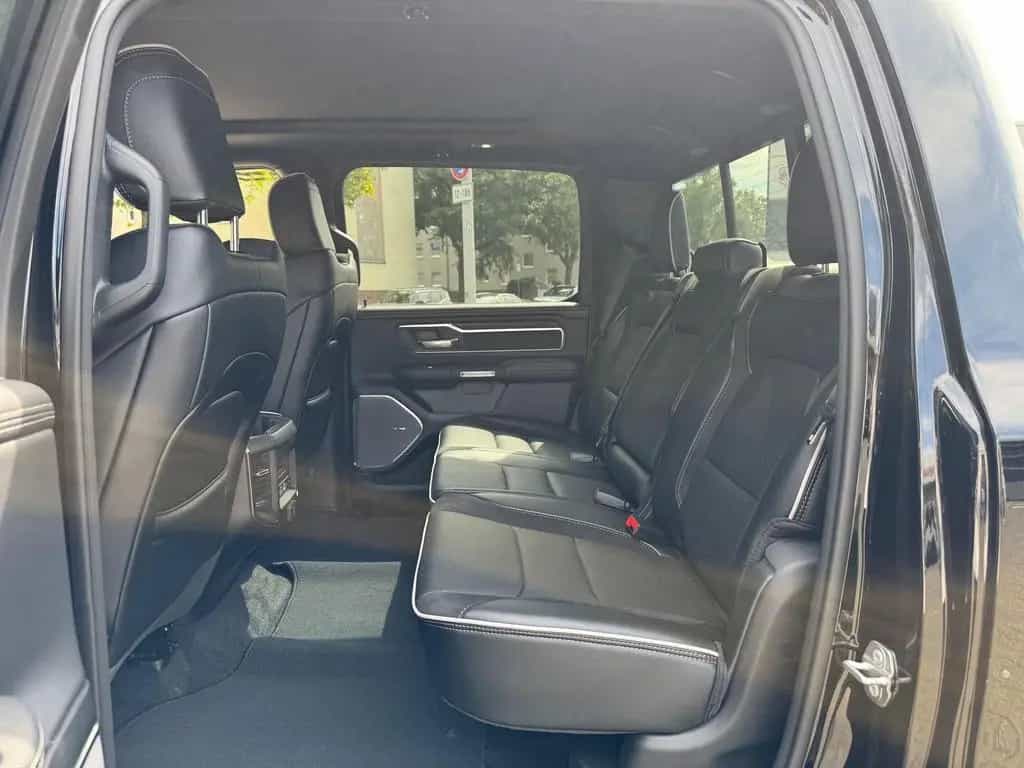 Dodge RAM 1500 Laramie Night + Luftfederung + elektr. 09/2025-photo-20