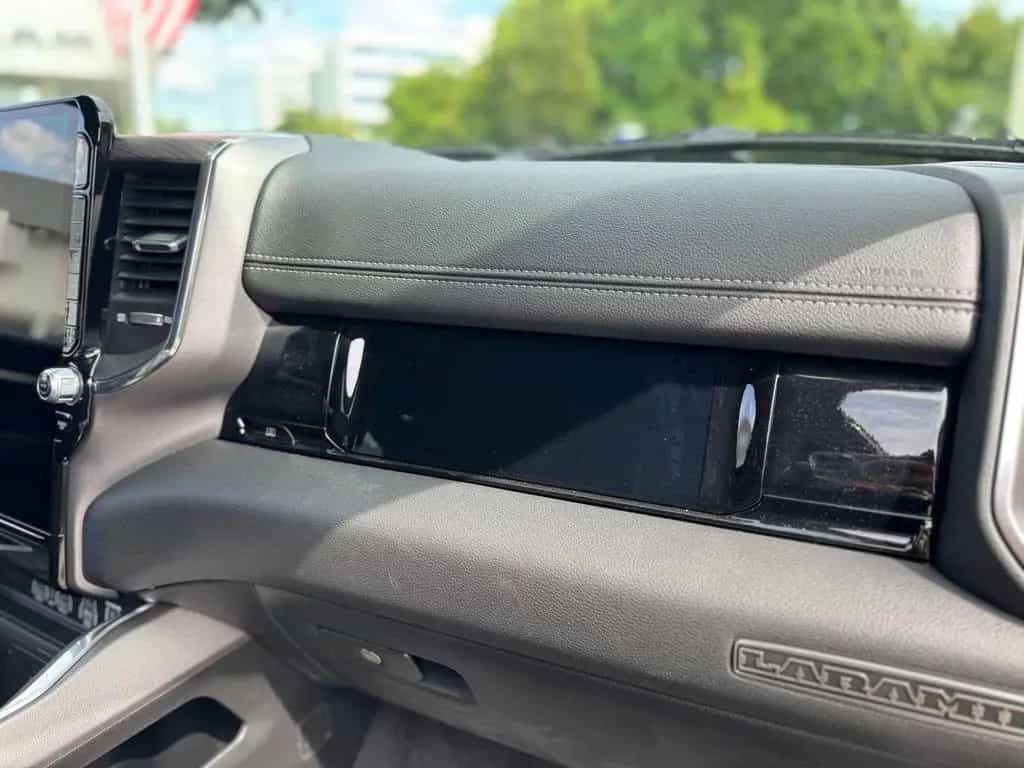Dodge RAM 1500 Laramie Night + Luftfederung + elektr. 09/2025-photo-27