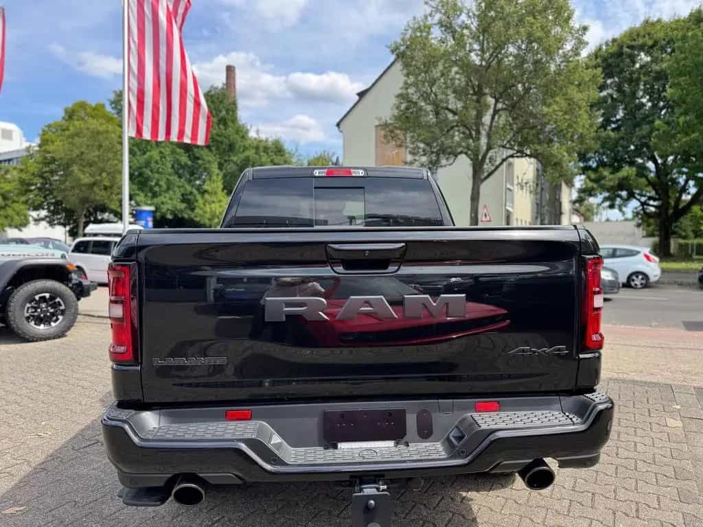 Dodge RAM 1500 Laramie Night + Luftfederung + elektr. 09/2025-photo-7
