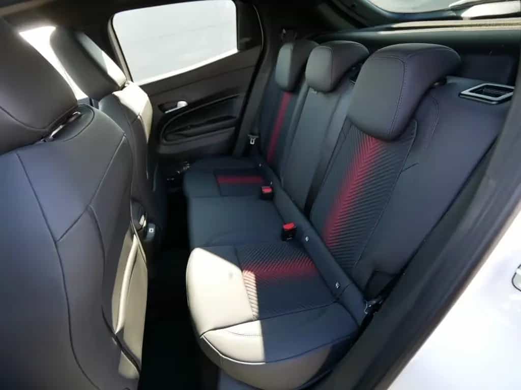 Alfa Romeo Junior IBRIDA SPECIALE 1.2 VGT 145PS DCT6 SCHIEB 07/2025-photo-14