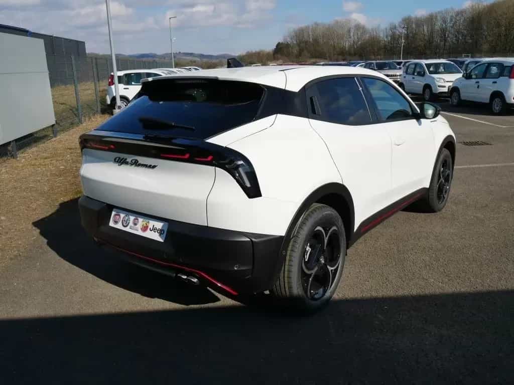 Alfa Romeo Junior IBRIDA SPECIALE 1.2 VGT 145PS DCT6 SCHIEB 07/2025-photo-2
