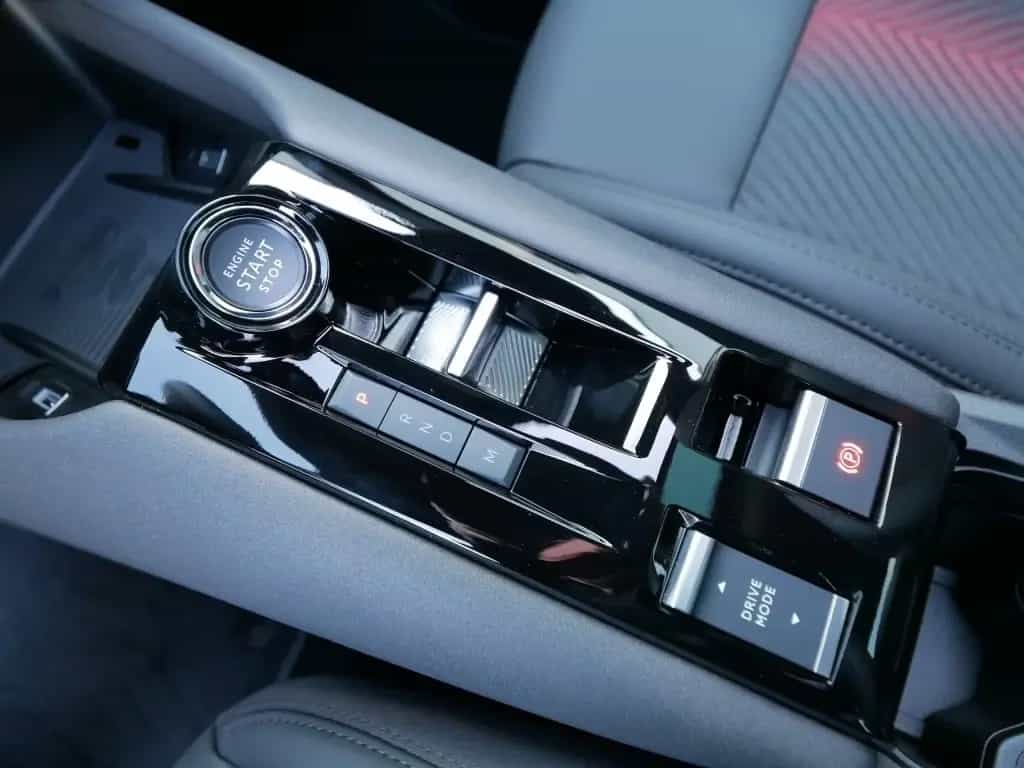 Alfa Romeo Junior IBRIDA SPECIALE 1.2 VGT 145PS DCT6 SCHIEB 07/2025-photo-25