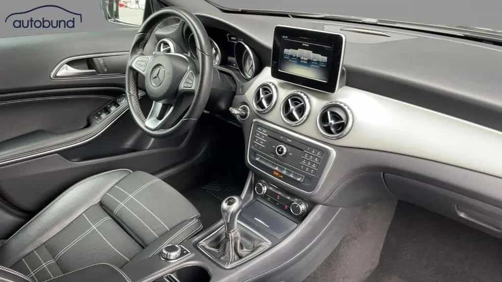 Mercedes-Benz GLA 180 Urban Alu NBA PDC Shz 10/2016-photo-13