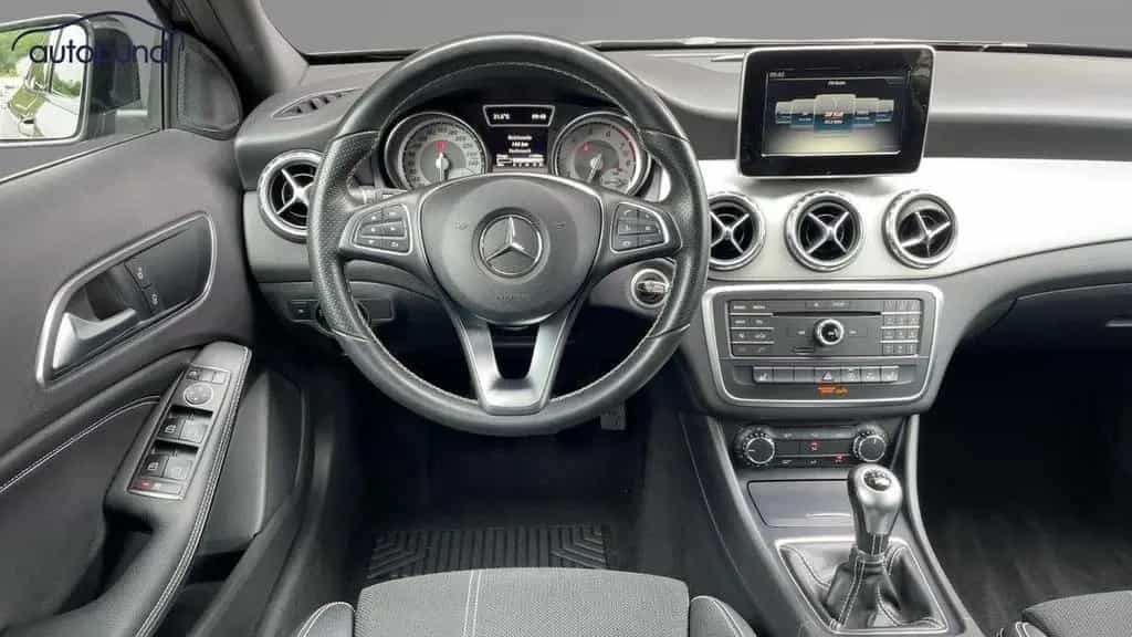 Mercedes-Benz GLA 180 Urban Alu NBA PDC Shz 10/2016-photo-17