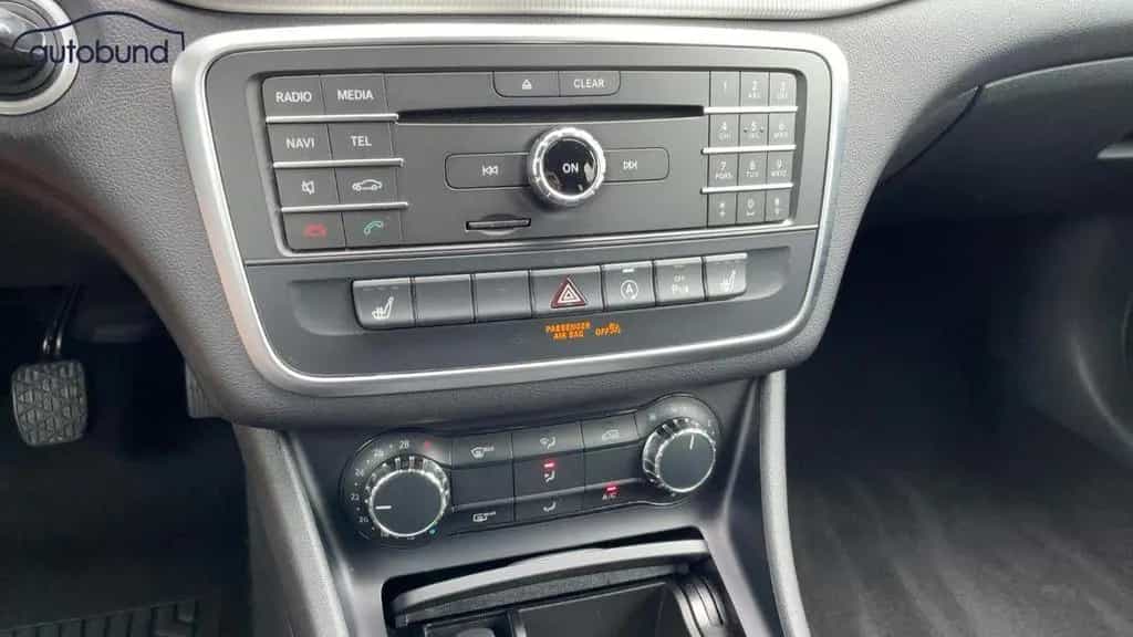 Mercedes-Benz GLA 180 Urban Alu NBA PDC Shz 10/2016-photo-7