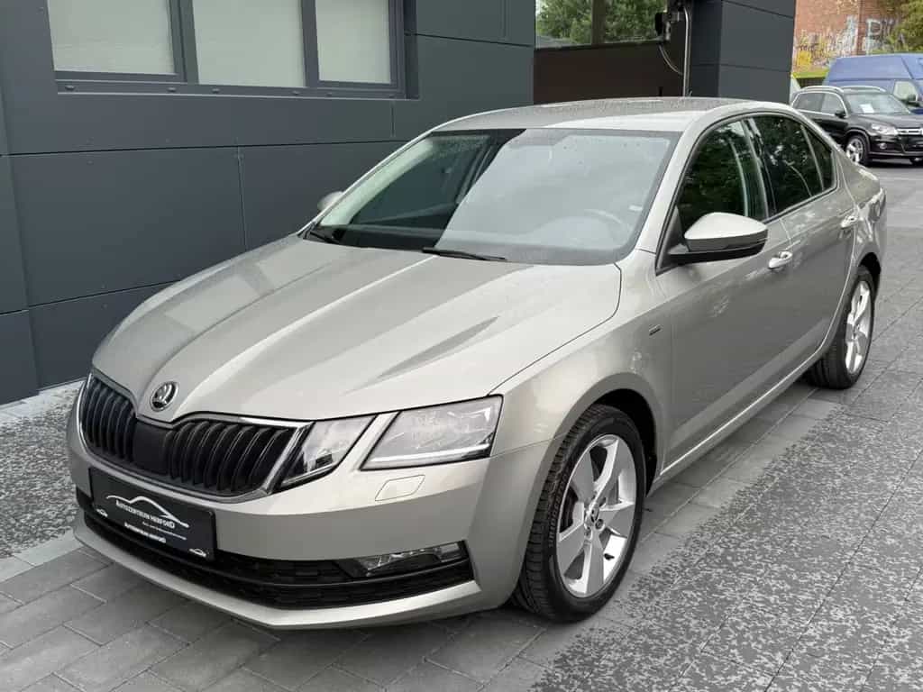 Skoda Octavia Lim. 1.8 TSI Clever NAVI DSG LED 1 HAND 05/2018-photo-0