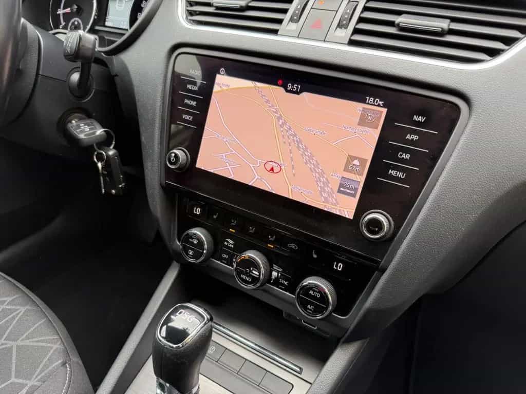 Skoda Octavia Lim. 1.8 TSI Clever NAVI DSG LED 1 HAND 05/2018-photo-14