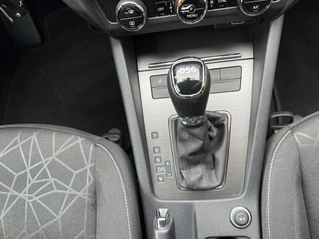 Skoda Octavia Lim. 1.8 TSI Clever NAVI DSG LED 1 HAND 05/2018-photo-16