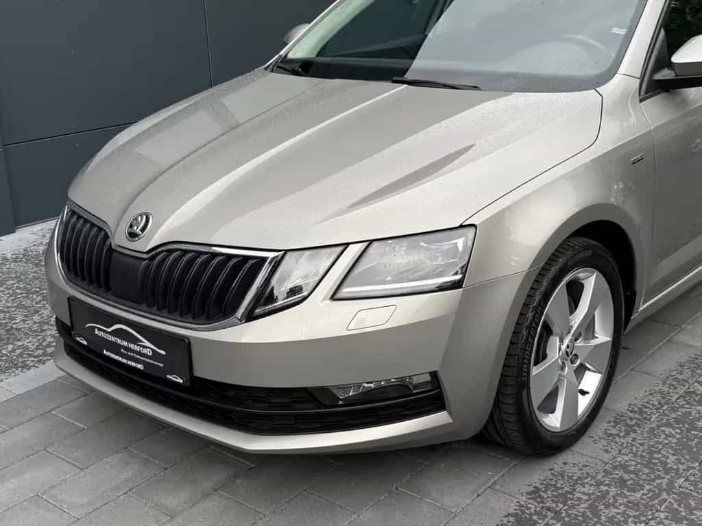 Skoda Octavia Lim. 1.8 TSI Clever NAVI DSG LED 1 HAND 05/2018-photo-2