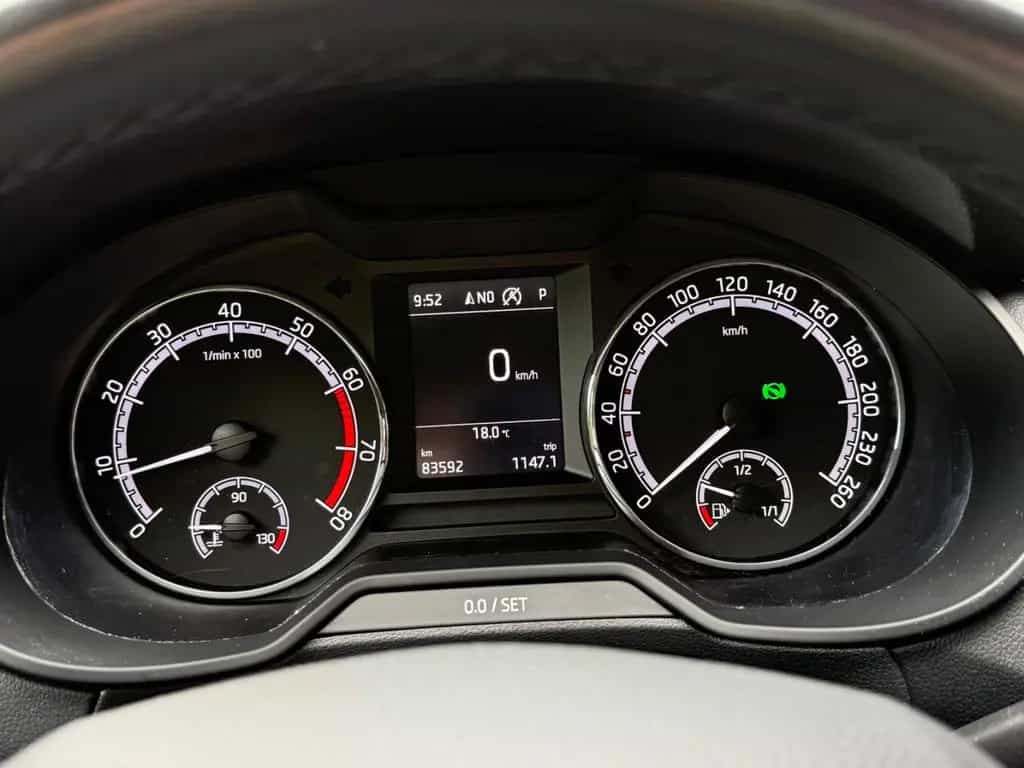 Skoda Octavia Lim. 1.8 TSI Clever NAVI DSG LED 1 HAND 05/2018-photo-21