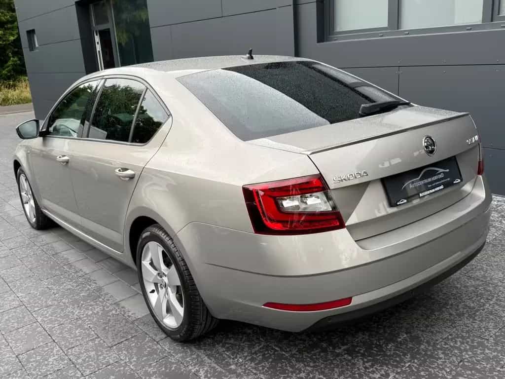 Skoda Octavia Lim. 1.8 TSI Clever NAVI DSG LED 1 HAND 05/2018-photo-3