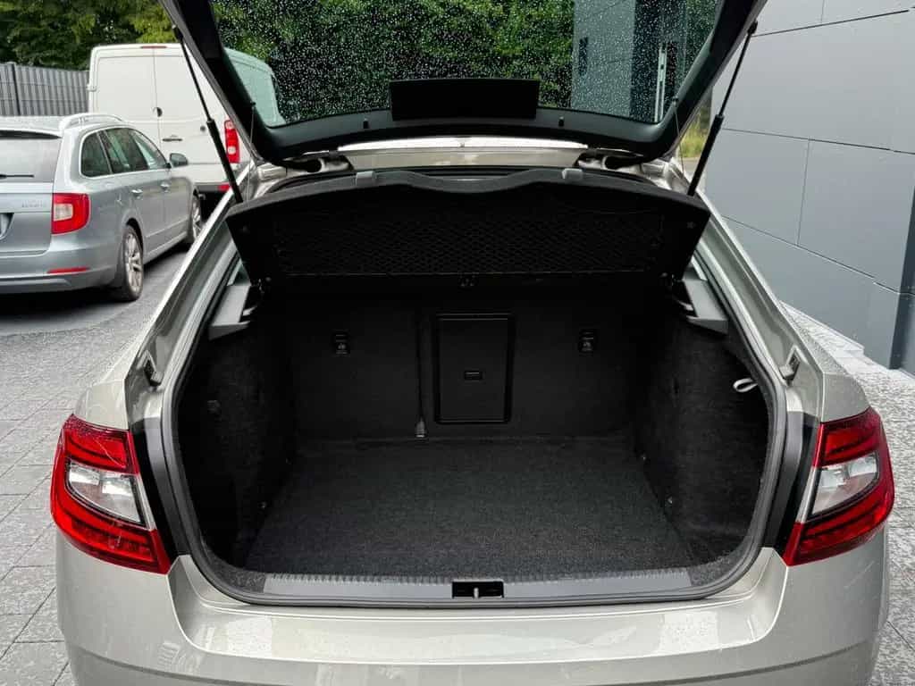 Skoda Octavia Lim. 1.8 TSI Clever NAVI DSG LED 1 HAND 05/2018-photo-5