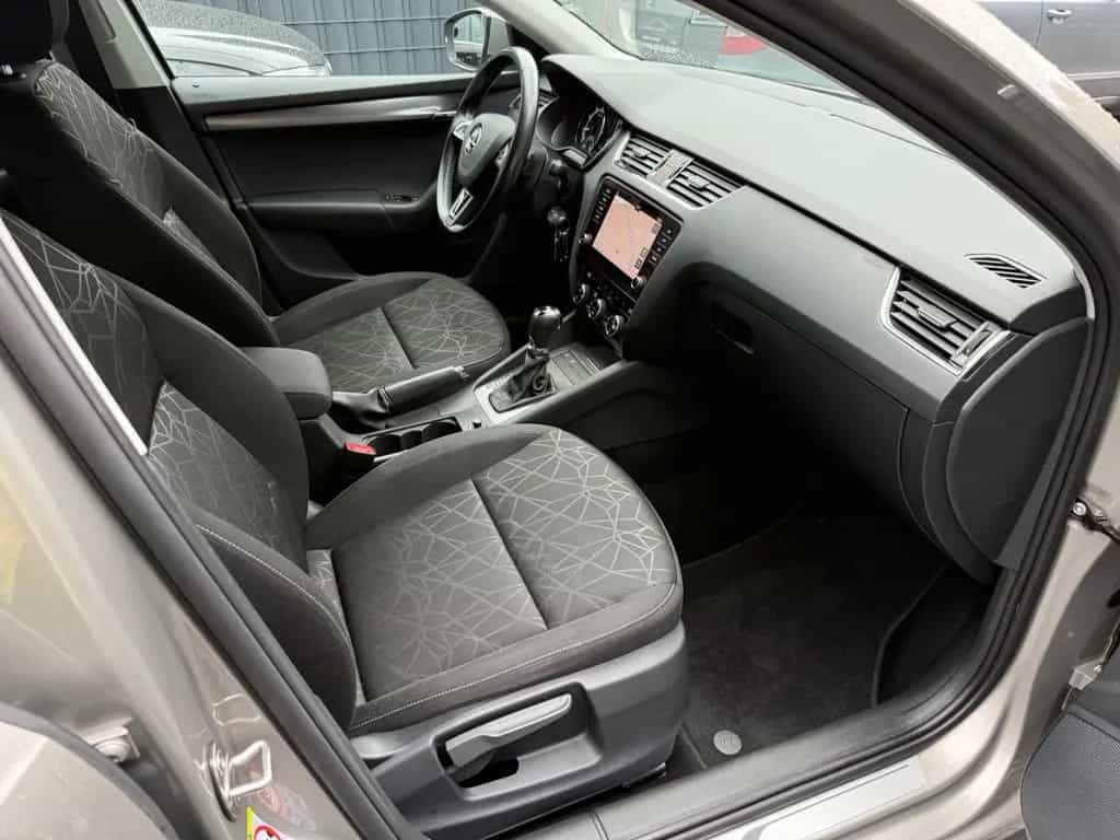Skoda Octavia Lim. 1.8 TSI Clever NAVI DSG LED 1 HAND 05/2018-photo-7