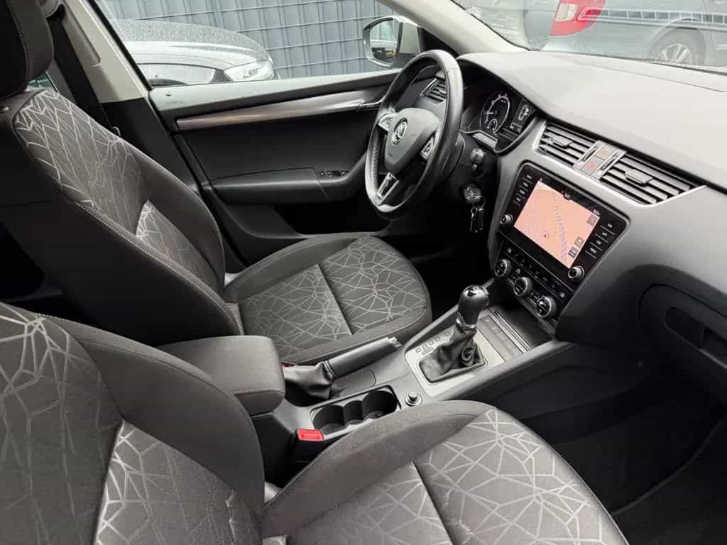 Skoda Octavia Lim. 1.8 TSI Clever NAVI DSG LED 1 HAND 05/2018-photo-8