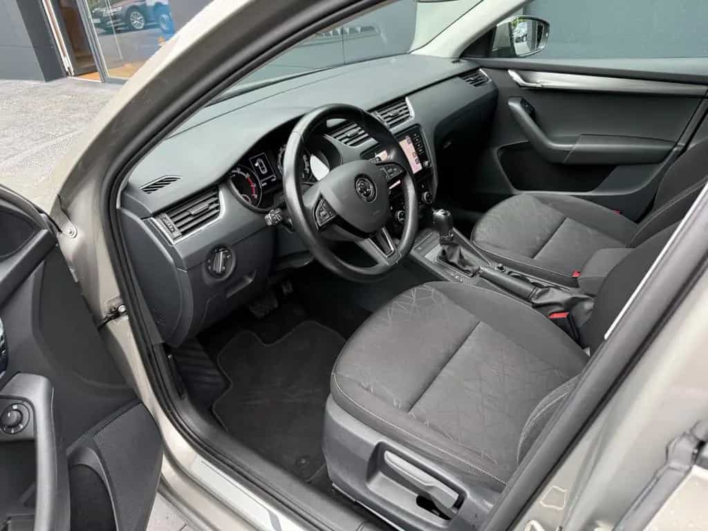 Skoda Octavia Lim. 1.8 TSI Clever NAVI DSG LED 1 HAND 05/2018-photo-9