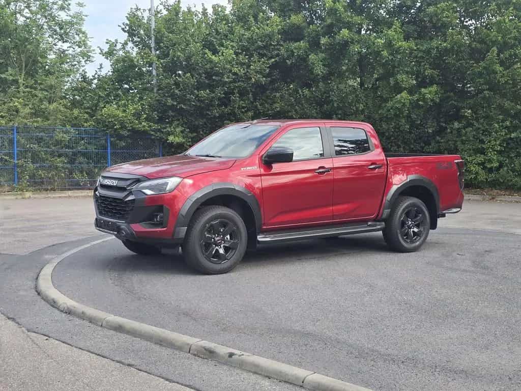 Isuzu D-Max V-Cross im Vorlauf 25er Modell null-photo-1