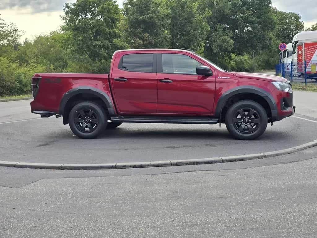 Isuzu D-Max V-Cross im Vorlauf 25er Modell null-photo-3