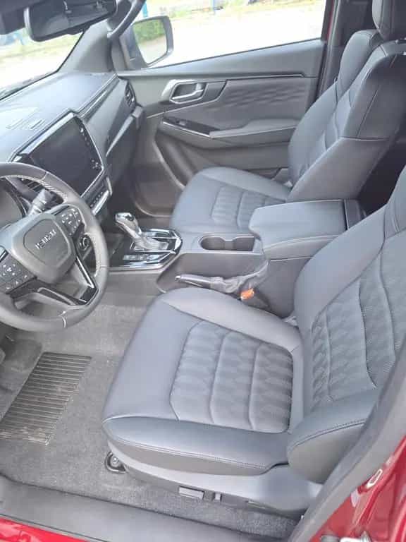 Isuzu D-Max V-Cross im Vorlauf 25er Modell null-photo-5