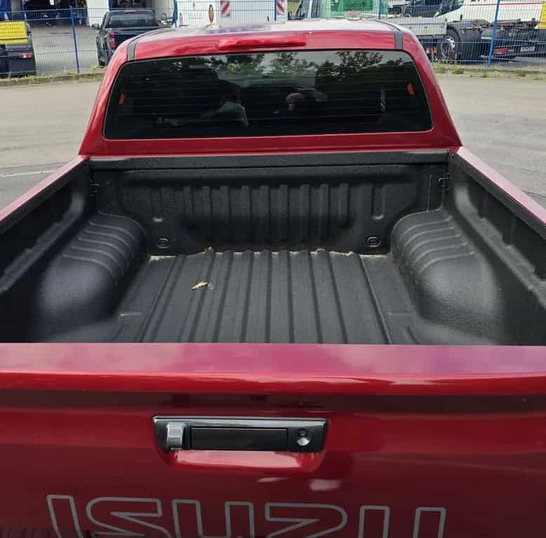 Isuzu D-Max V-Cross im Vorlauf 25er Modell null-photo-8