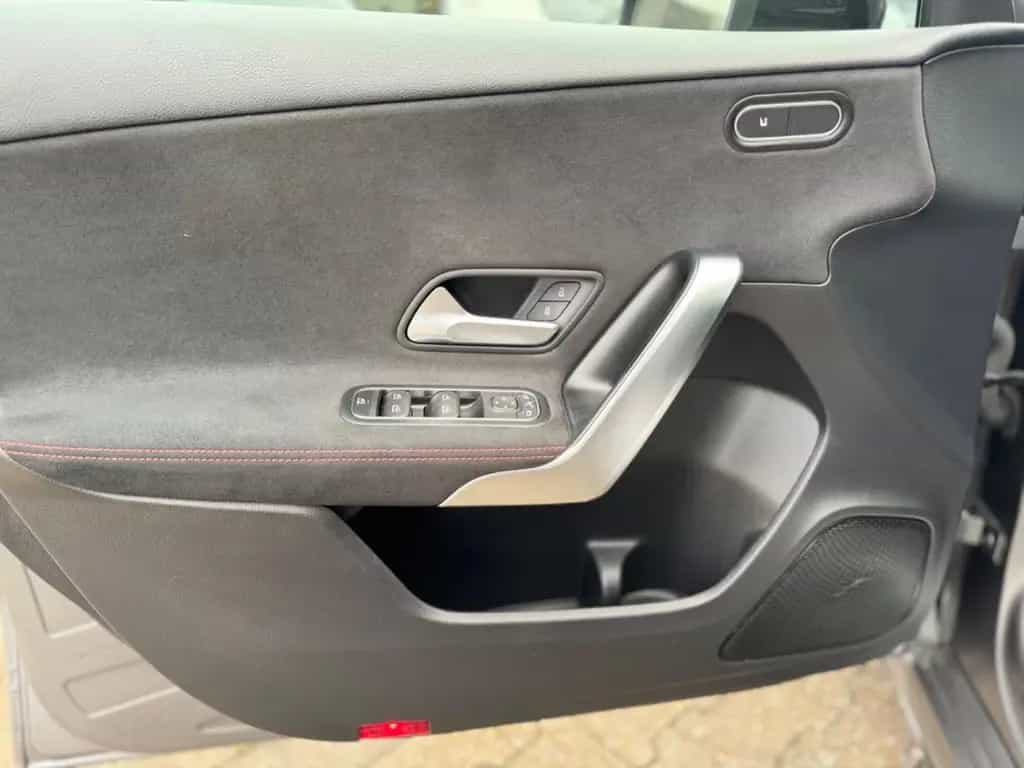 Mercedes-Benz A 200 AMG Line Night-Paket Designo Magno 11/2019-photo-11