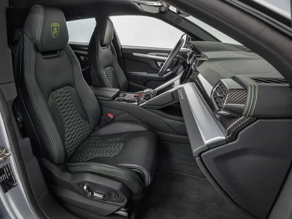 Lamborghini Urus 07/2020-photo-10